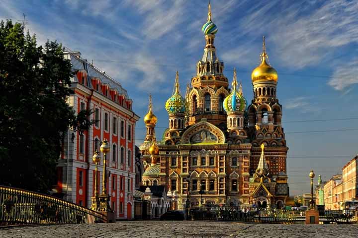 راهنمای سفر به روسیه ، از تهیه‌ی بلیط تا غذای روسی شاخص