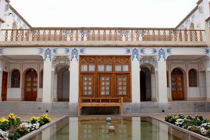 ذر سفر به اصفهان اقامت در هتل‌های سنتی را امتحان کنید