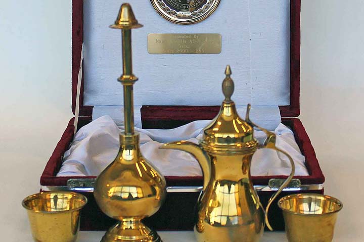 ست قهوه خوری قطر مهم‌ترنی سوغاتی و از هدایای دیپلماتیک به‌حساب می‌آید