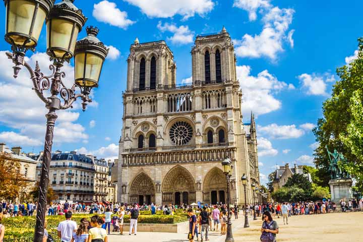 کلیسای استثنایی Cathédrale Notre-Dame در قلب پاریس 