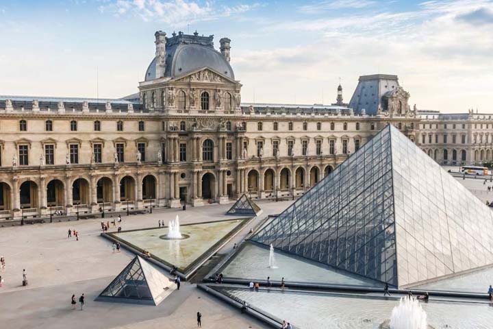 Louvre Museum یکی از بهترین موزه های پاریس و البته جهان