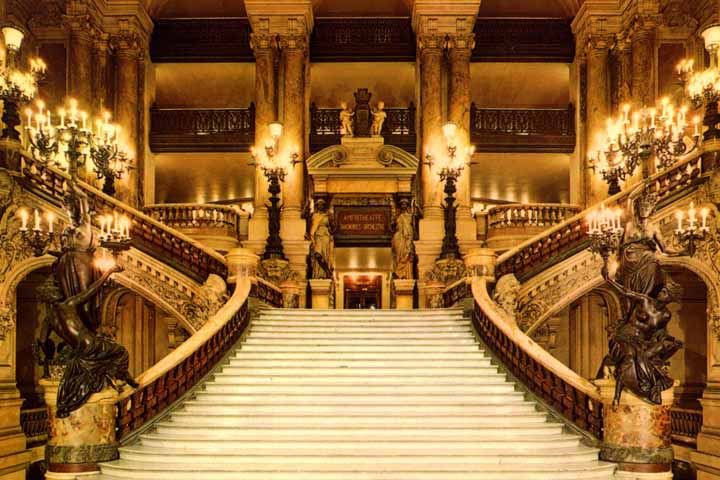 نمایی از داخل کاخ اپرای پاریس