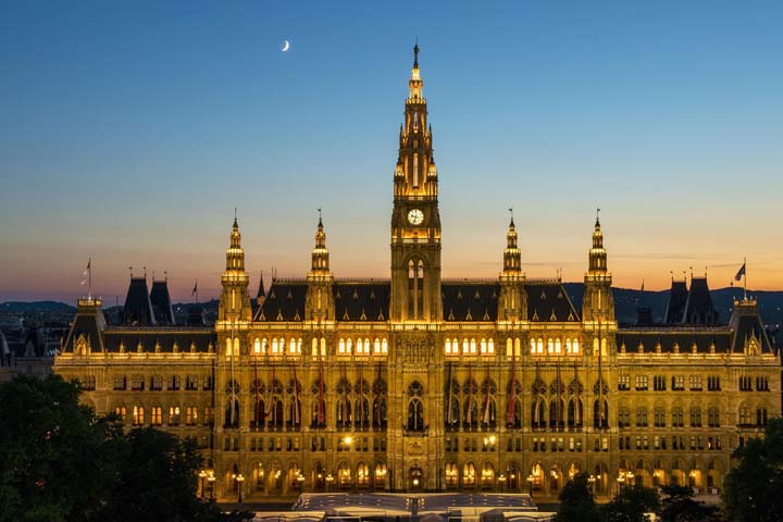 Wiener Rathaus تصویری از زیبایی معماری و بوروکراسی حکومتی در وین اتریش