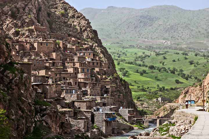 کردستان دیار کوه‌های بلند و آسمان آبی