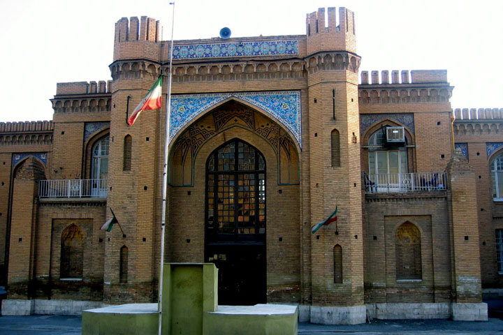 دبیرستان ایران