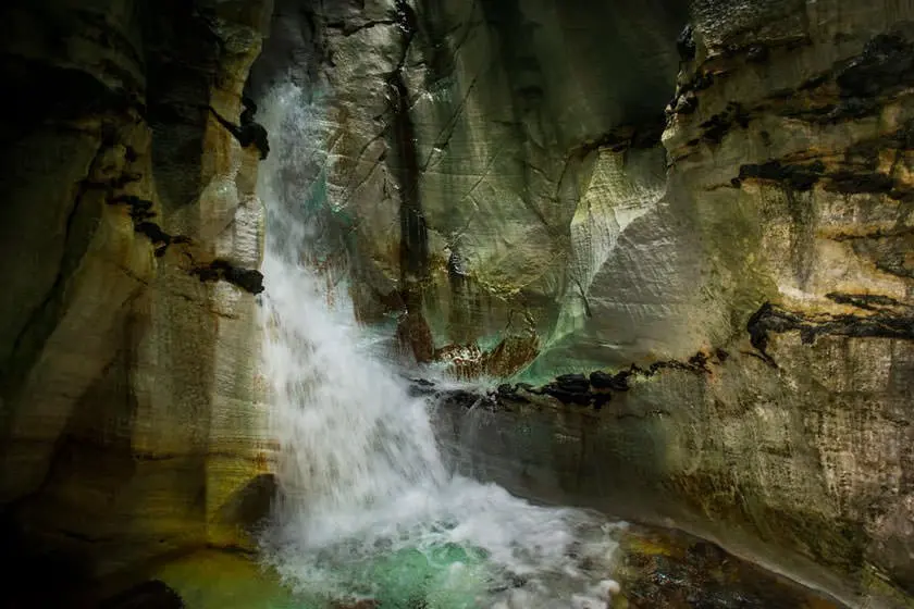 غار‌های ترول کیرکا | غار‌هایی از جنس سنگ‌های مرمرین و آهکی
