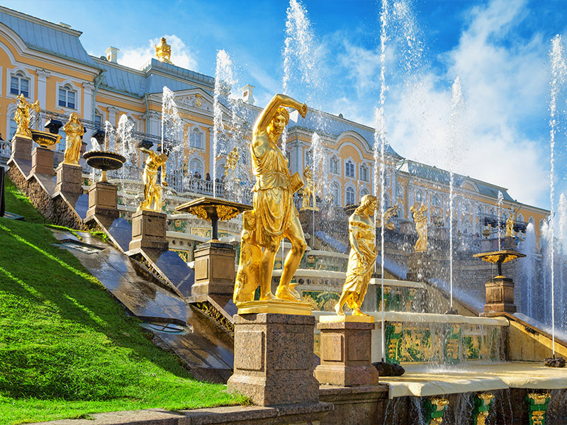 کاخ پترهوف | از ارزشمند‌ترین بنا‌های تاریخی و جاهای دیدنی روسیه 