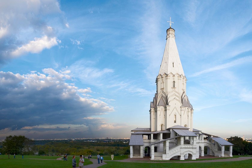 کلیسای معراج کولومنسکویه | بنایی پر‌شکوه به رنگ سفید 